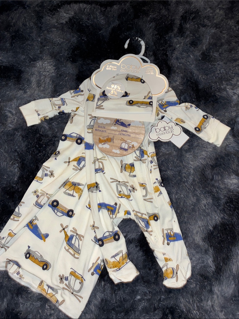 Baby Essentials Aviation helicopter car Print 4 piece gift set 0-3 blanket NEW